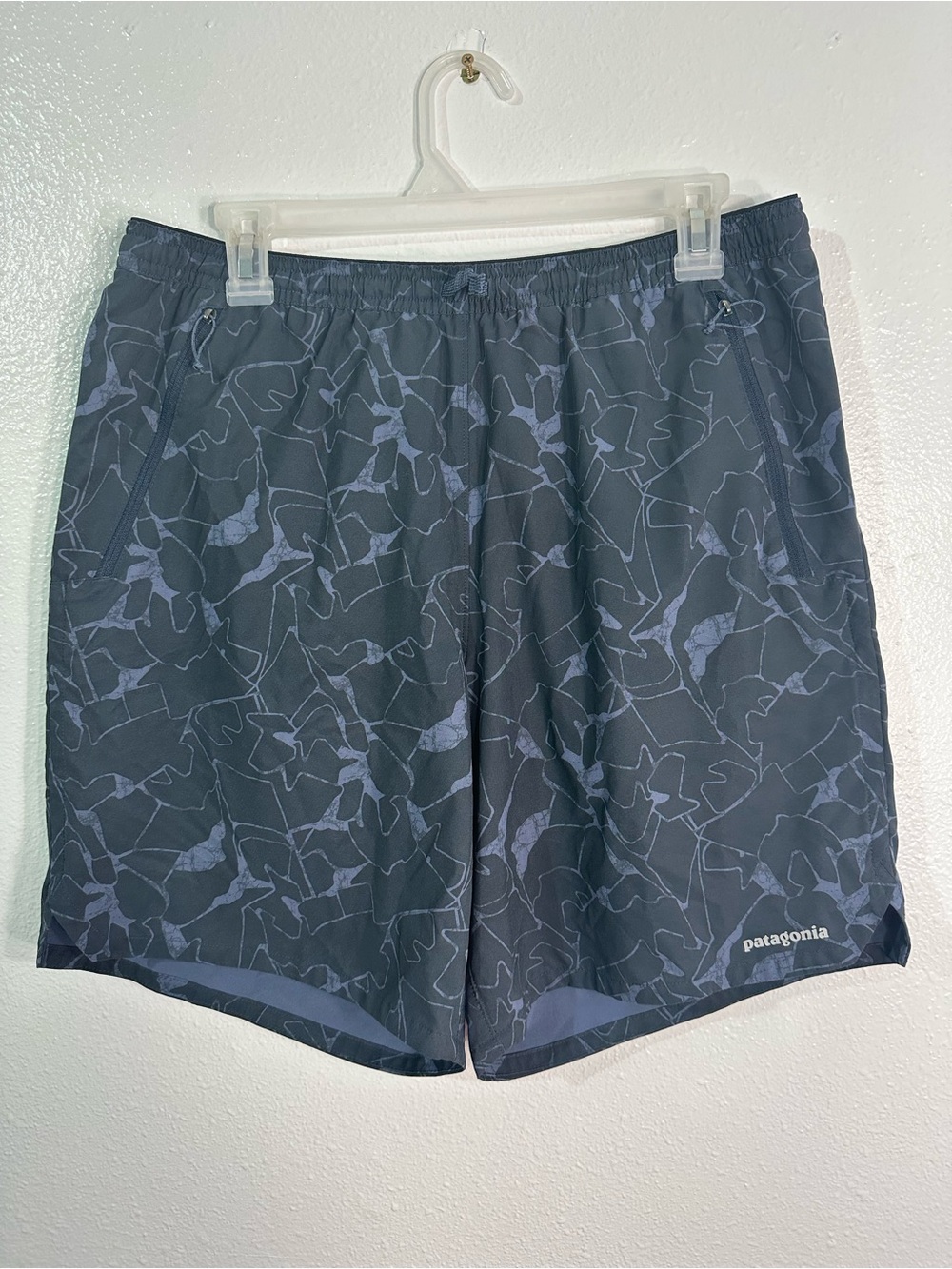 Patagonia Men’s Strider Pro Running Shorts Blue Floral Print Lined Size Lg